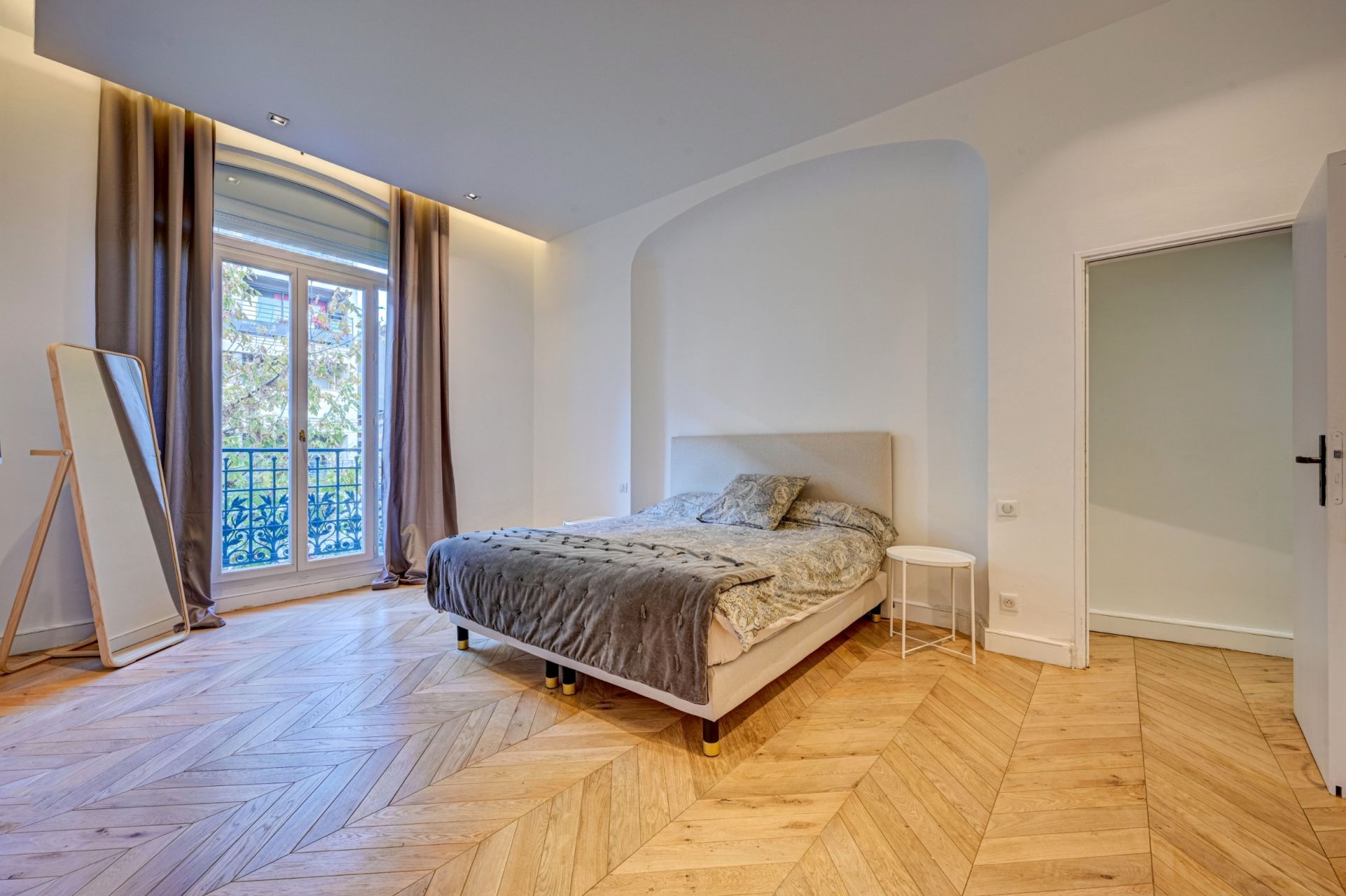 apartment 4 Rooms life annuity on MARSEILLE (13008)