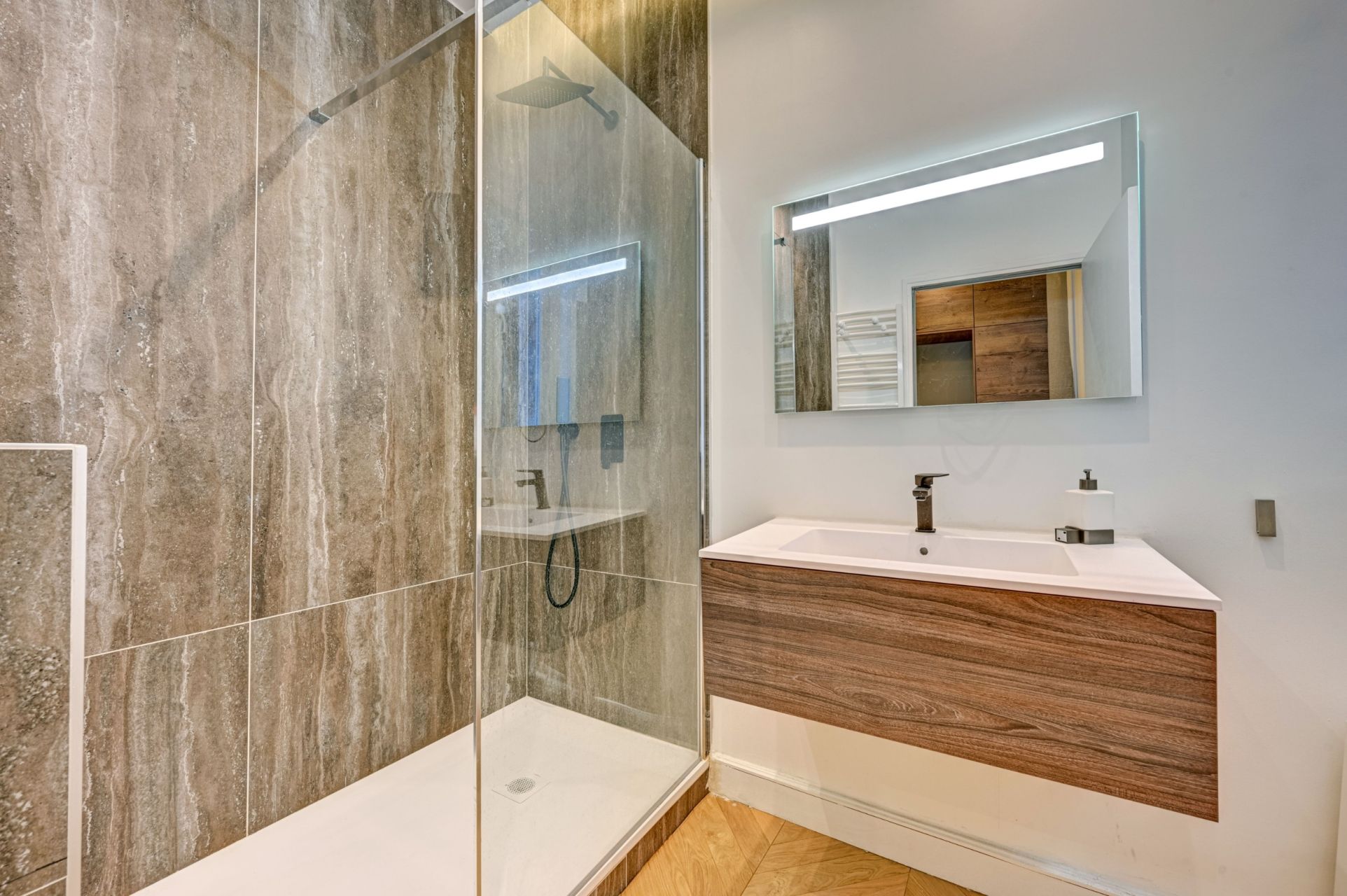 apartment 4 Rooms life annuity on MARSEILLE (13008)