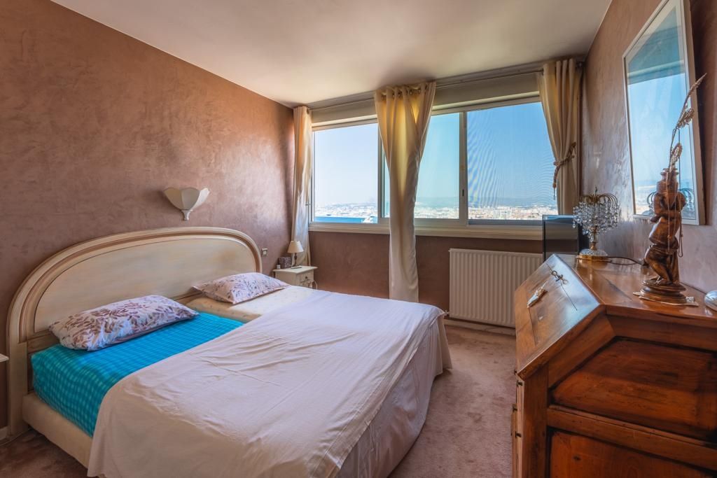 apartment 3 Rooms life annuity on MARSEILLE (13007)