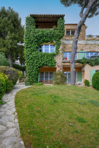 house 5 Rooms life annuity on CASSIS (13260)