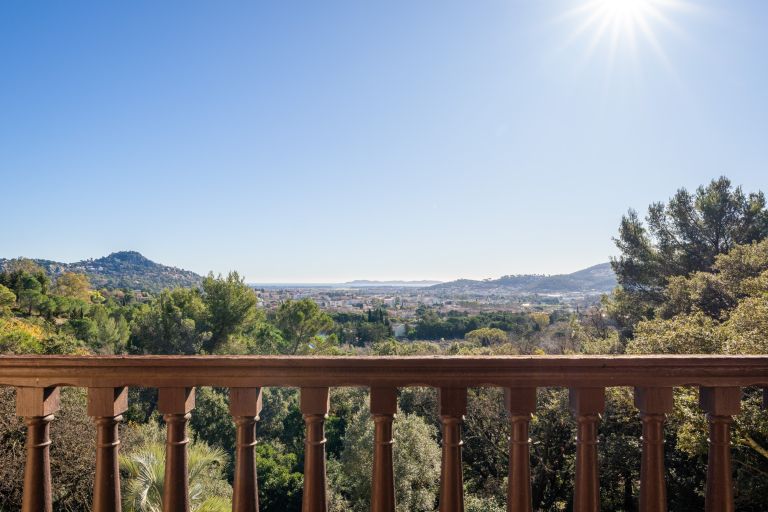 propriété 25 Pièces en viager sur HYERES (83400)