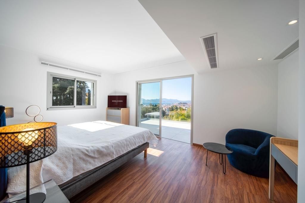 villa 7 Pièces en viager sur CANNES (06400)